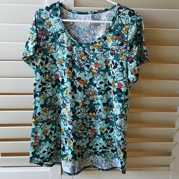 LuLaRoe Classic T - Picture 1 of 3